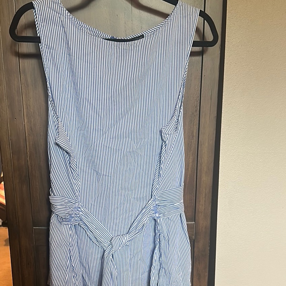 Ann Taylor classic style.  Sleeveless Blouse with tie at peplum waist.